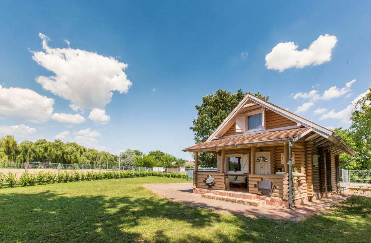 Villa Oeboel Liget Vendeghazak Abádszalók Exterior foto