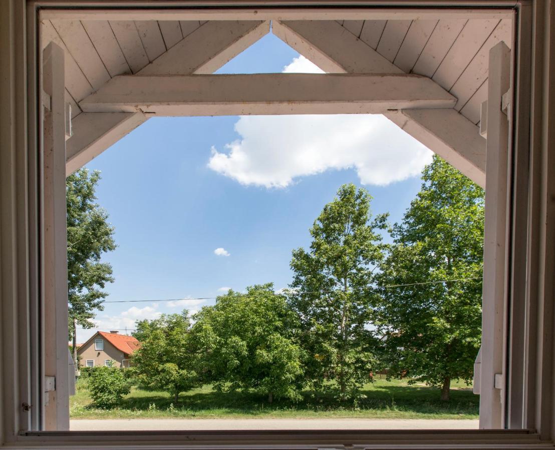 Villa Oeboel Liget Vendeghazak Abádszalók Exterior foto